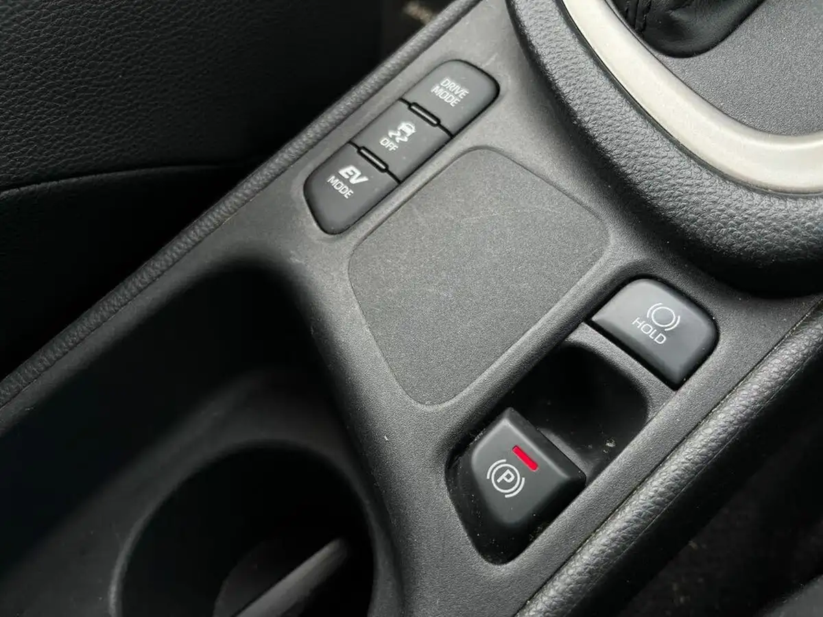 2023-mazda-mazda2-15-select-big-38