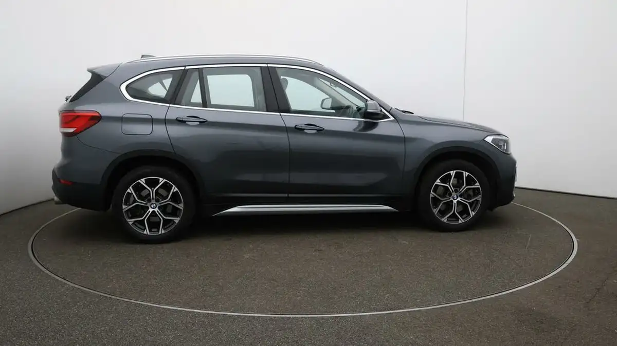 2020-bmw-x1-20-sdrive-20i-xline-big-41