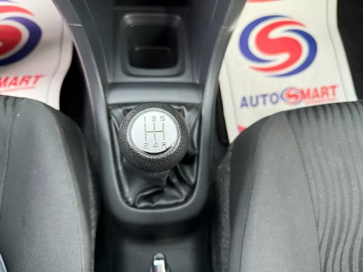 2013-suzuki-swift-12-sz2-5d-big-16
