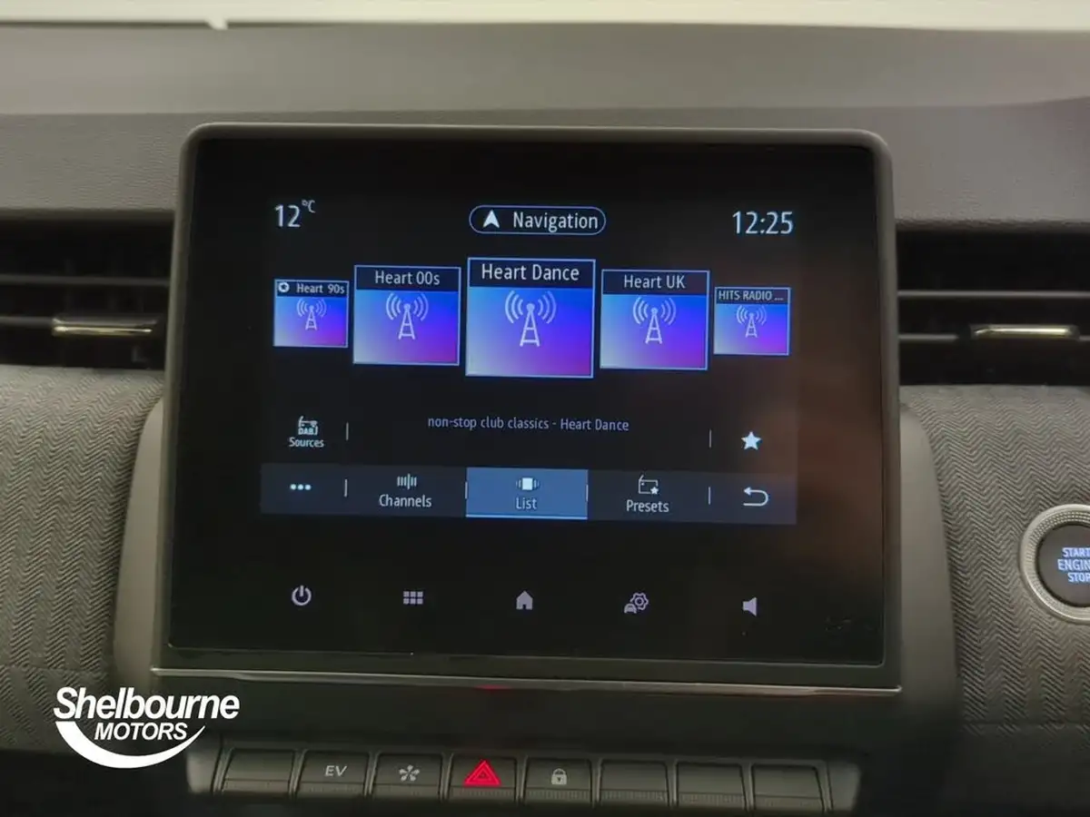 2024-renault-clio-16-techno-big-21