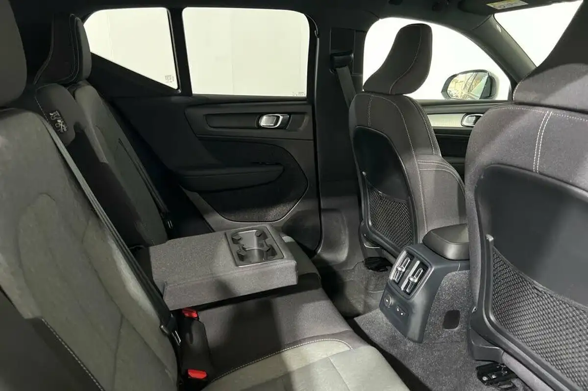 2022-volvo-xc40-15-t4-plus-big-33