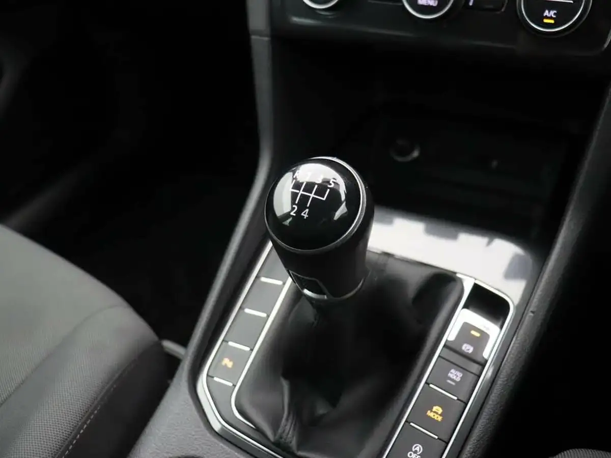 2020-volkswagen-golf-sv-16tdi-match-big-33