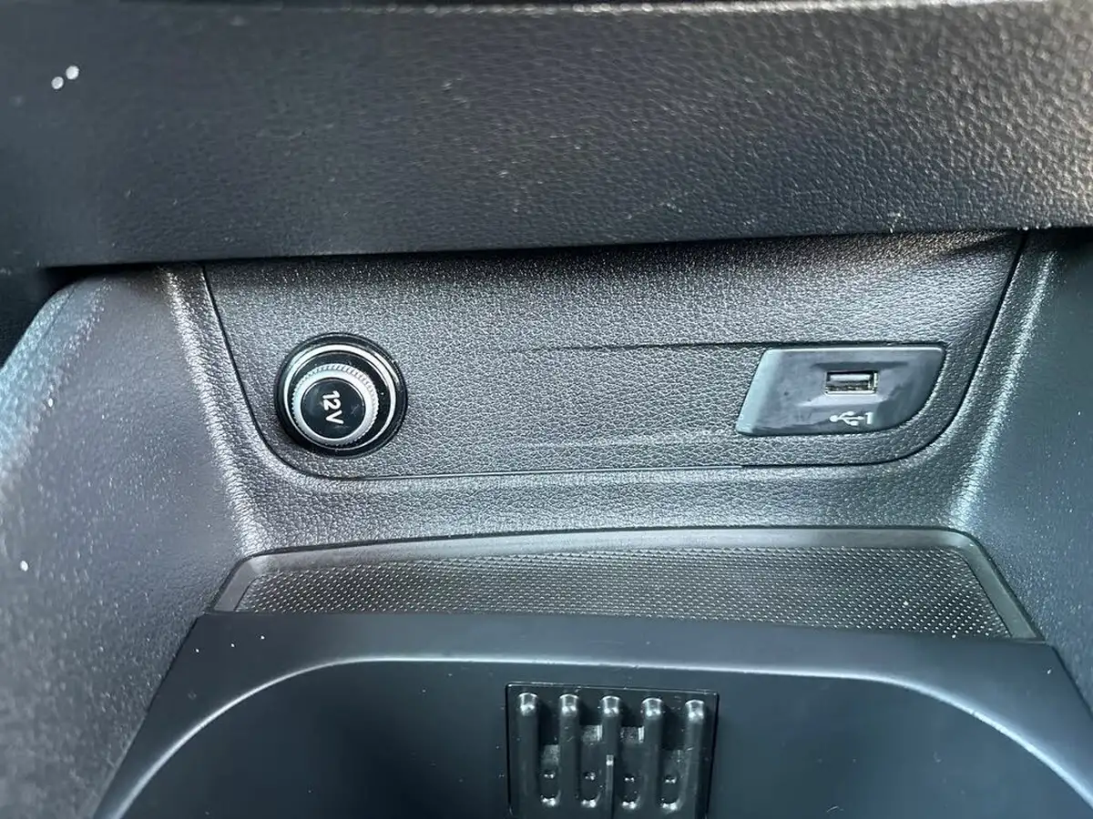 2021-audi-q2-10-30-tfsi-sport-big-23