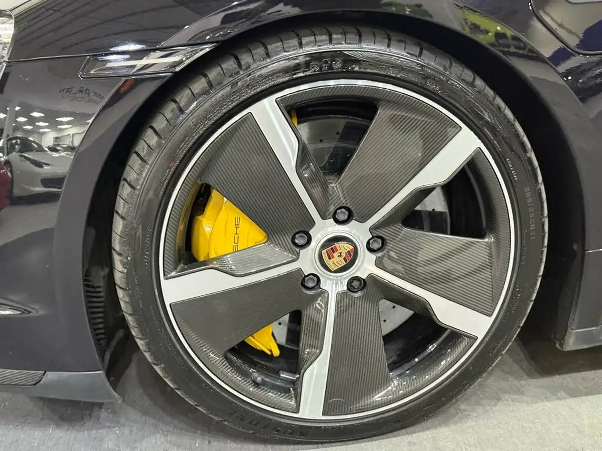 2020-porsche-taycan-e-turbo-s-big-20