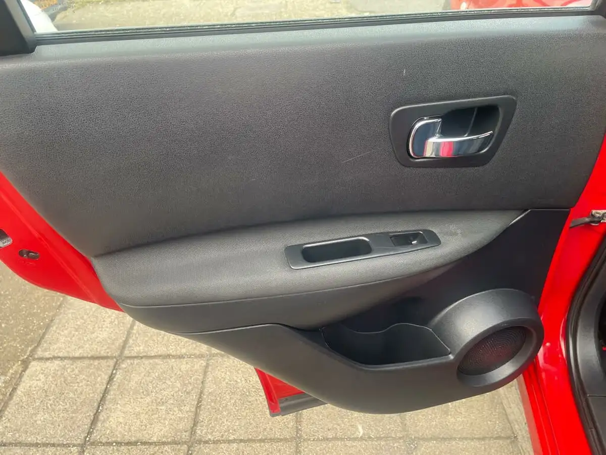2012-nissan-qashqai-16-acenta-big-16