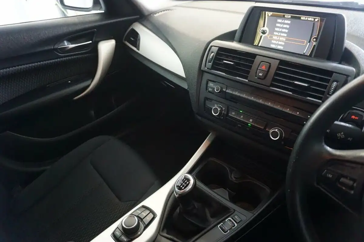 2013-bmw-1-series-16-114i-se-ss-5d-big-20