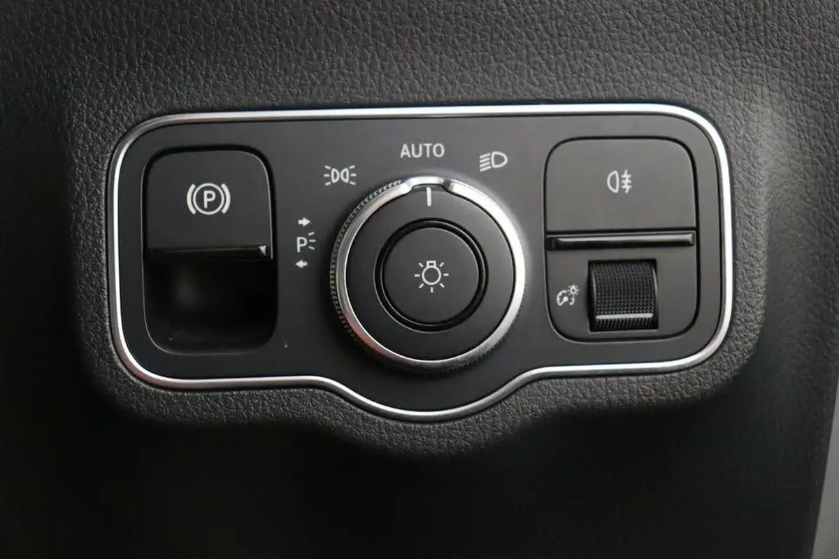 2021-mercedes-benz-gla-class-13-gla-250e-exclusive-edition-premium-big-38