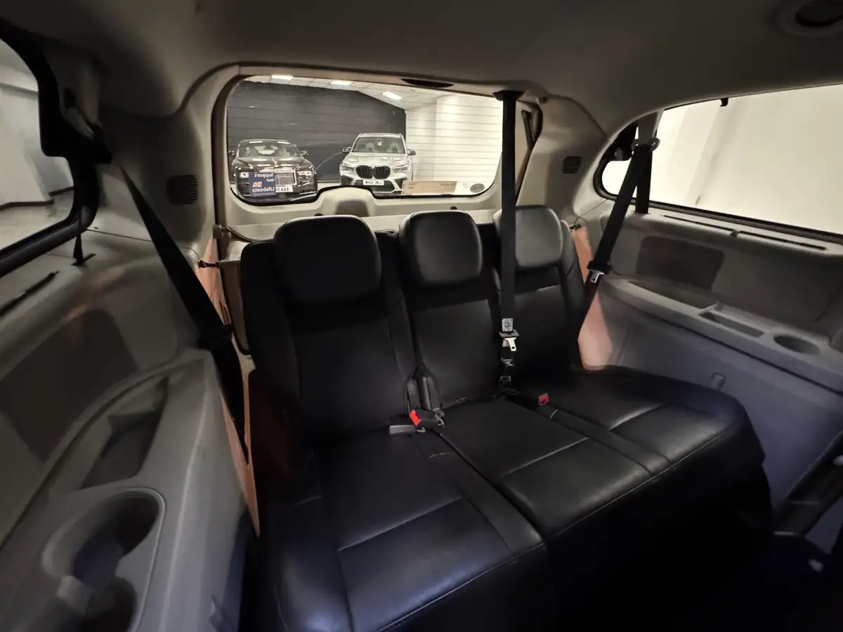 2009-chrysler-grand-voyager-28td-limited-big-19