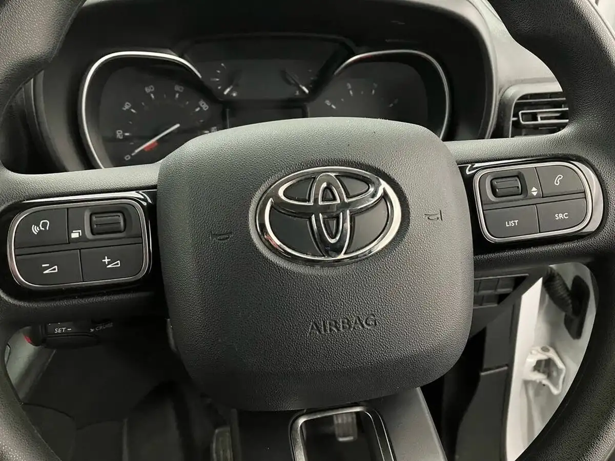 2023-toyota-proace-city-15d-icon-l1-big-15