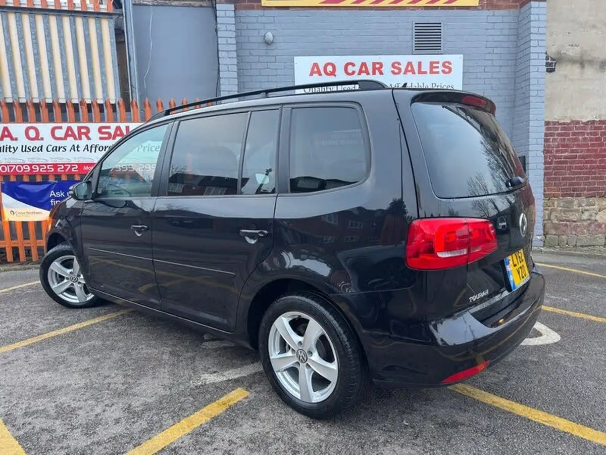 2012-volkswagen-touran-big-4