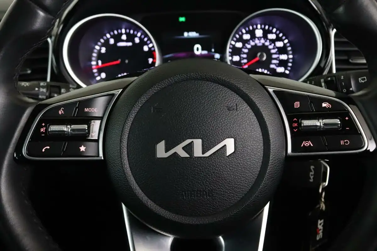 2022-kia-ceed-15-t-gdi-3-hatchback-big-18