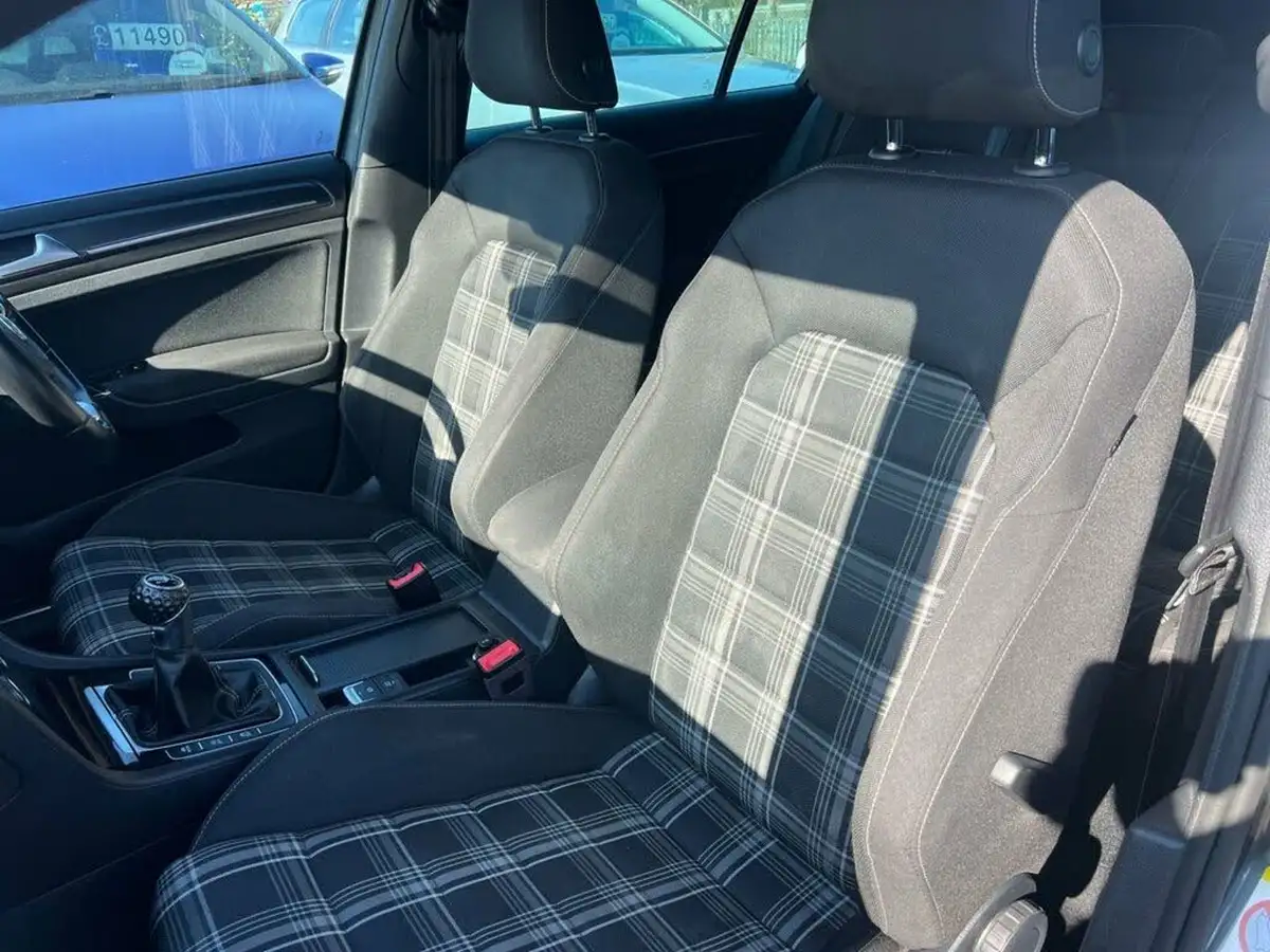 2018-volkswagen-golf-20tdi-gtd-hatchback-5d-big-30