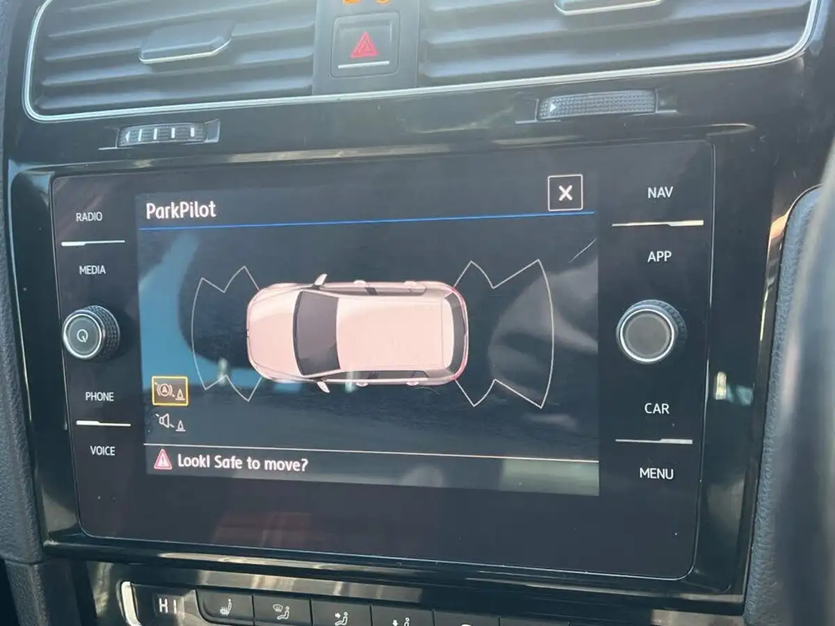 2018-volkswagen-golf-20tdi-gtd-hatchback-5d-big-6