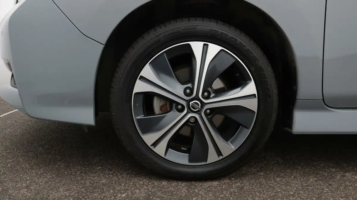 2021-nissan-leaf-e-e-tekna-big-18