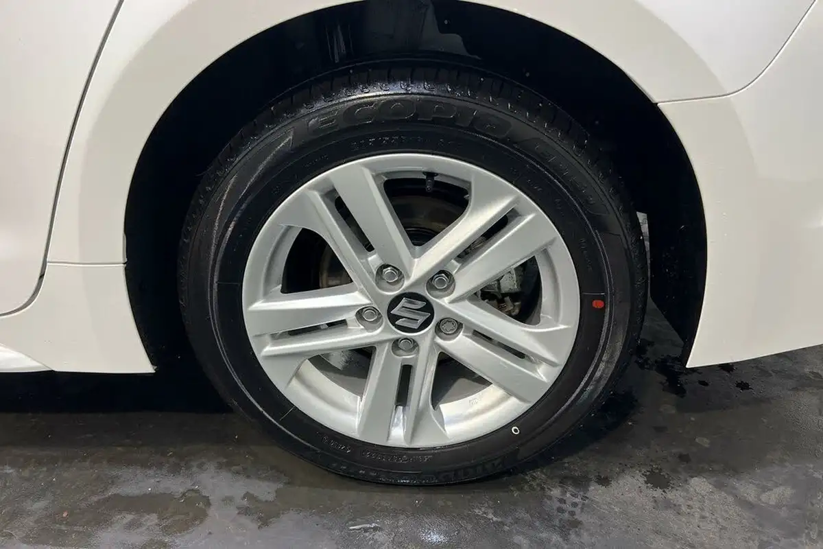 2023-suzuki-swace-18-motion-big-26