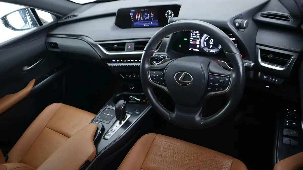 2021-lexus-ux-300e-e-ux-big-9
