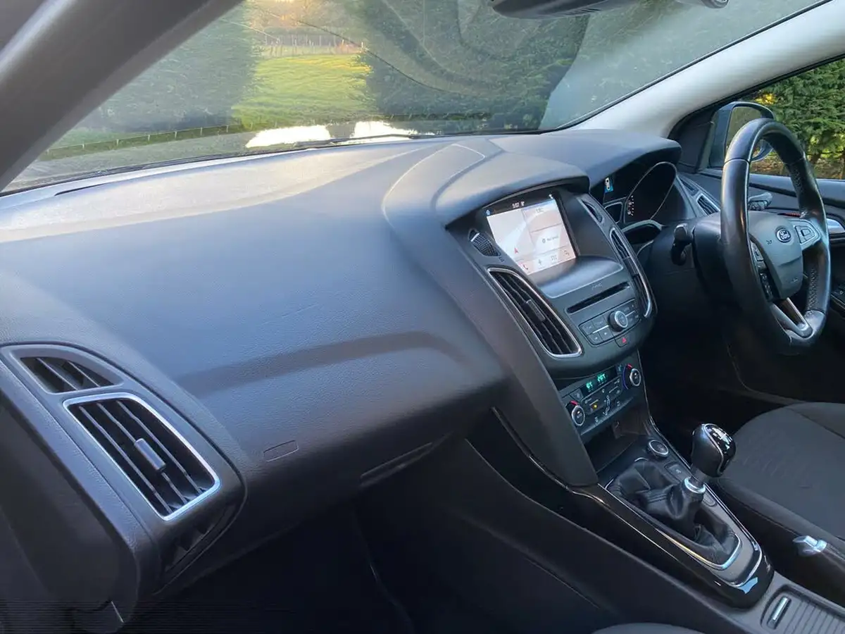 2018-ford-focus-10t-titanium-125ps-estate-big-12