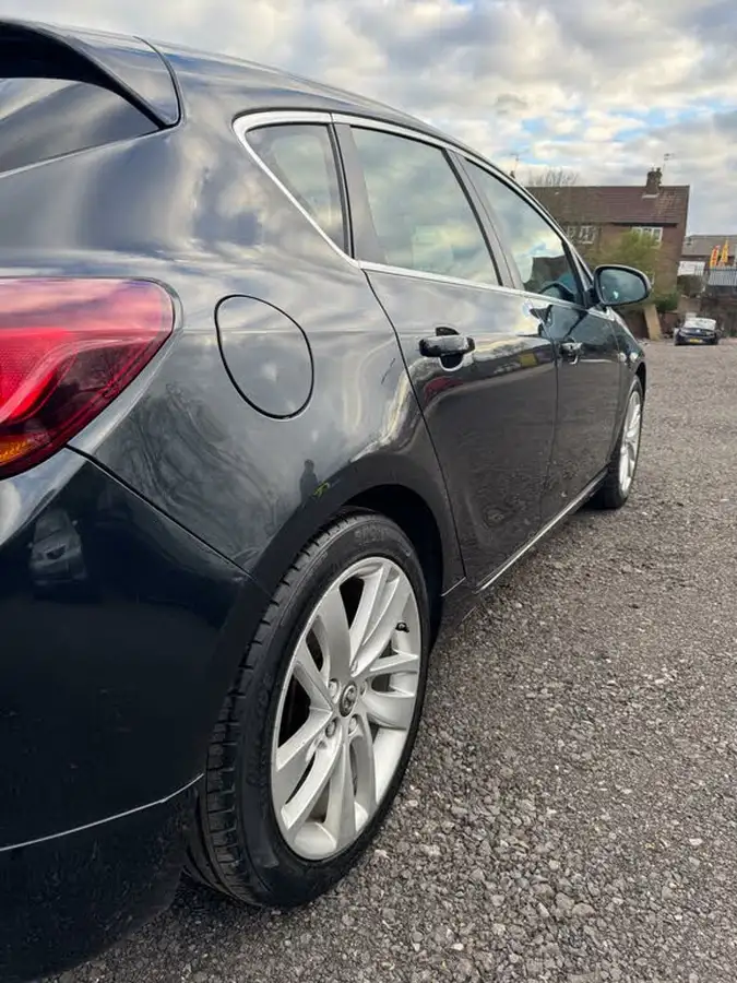 2014-vauxhall-astra-20cdti-tech-line-gt-16v-ss-big-14