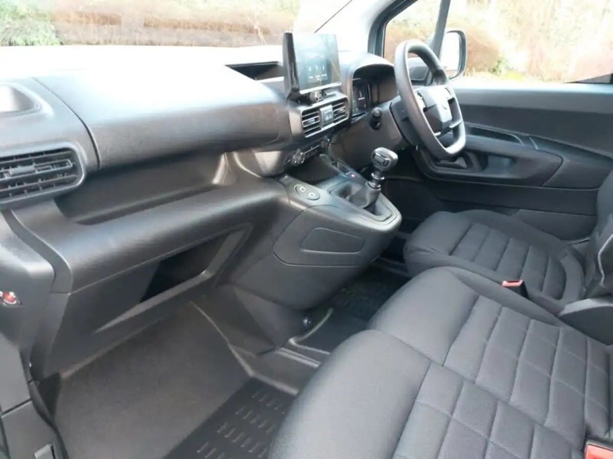 2024-citroen-berlingo-15-bluehdi-m-enterprise-100pseu6e-big-4