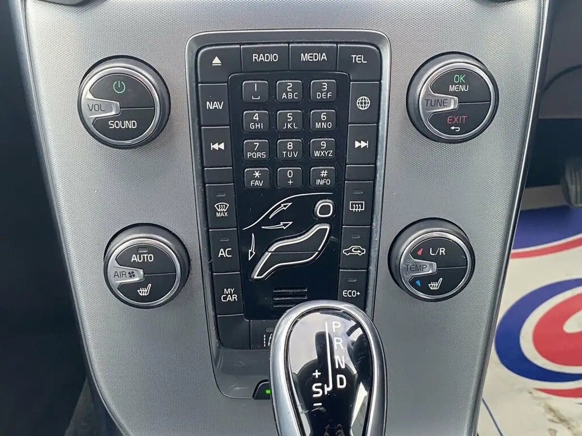 2017-volvo-v40-15-t3-inscription-big-32