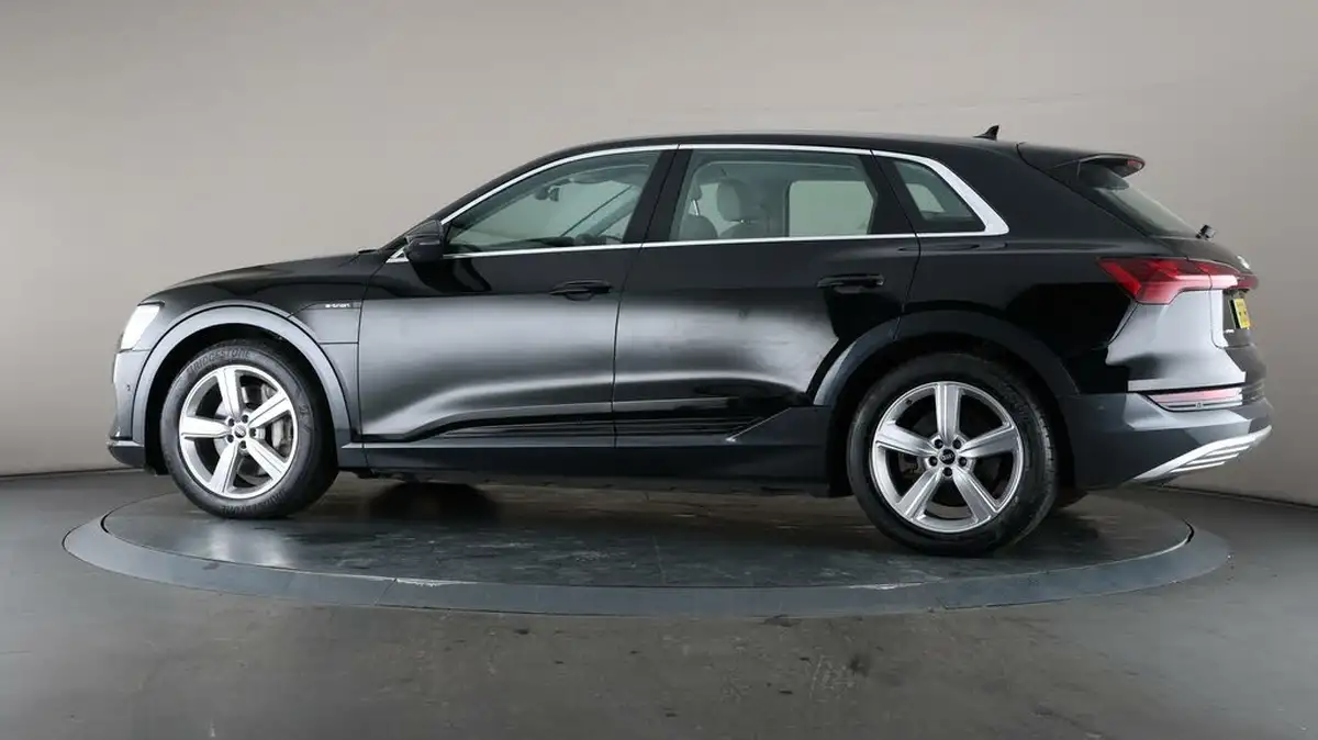2021-audi-e-tron-50e-technik-station-wagon-big-77
