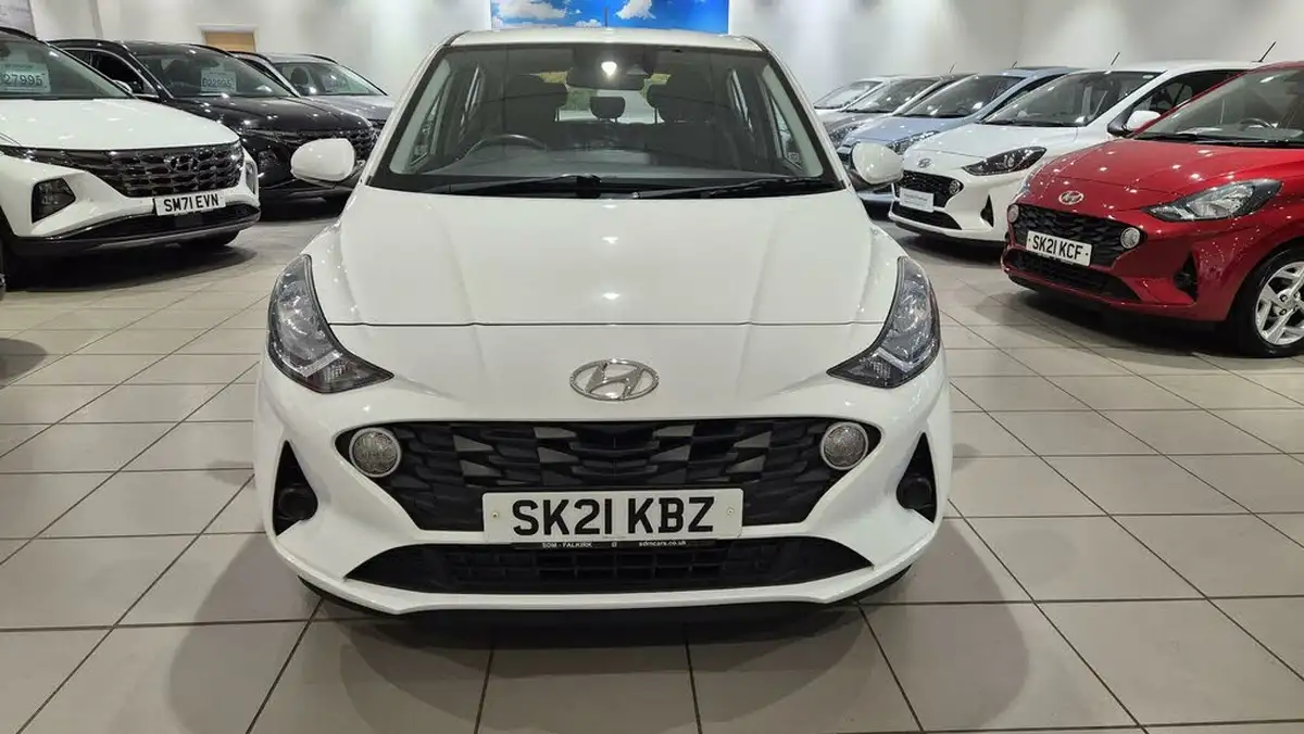 2021-hyundai-i10-12-se-connect-big-9