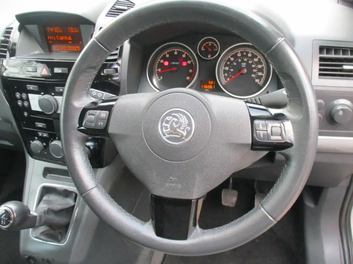 2011-vauxhall-zafira-16-exclusiv-big-29