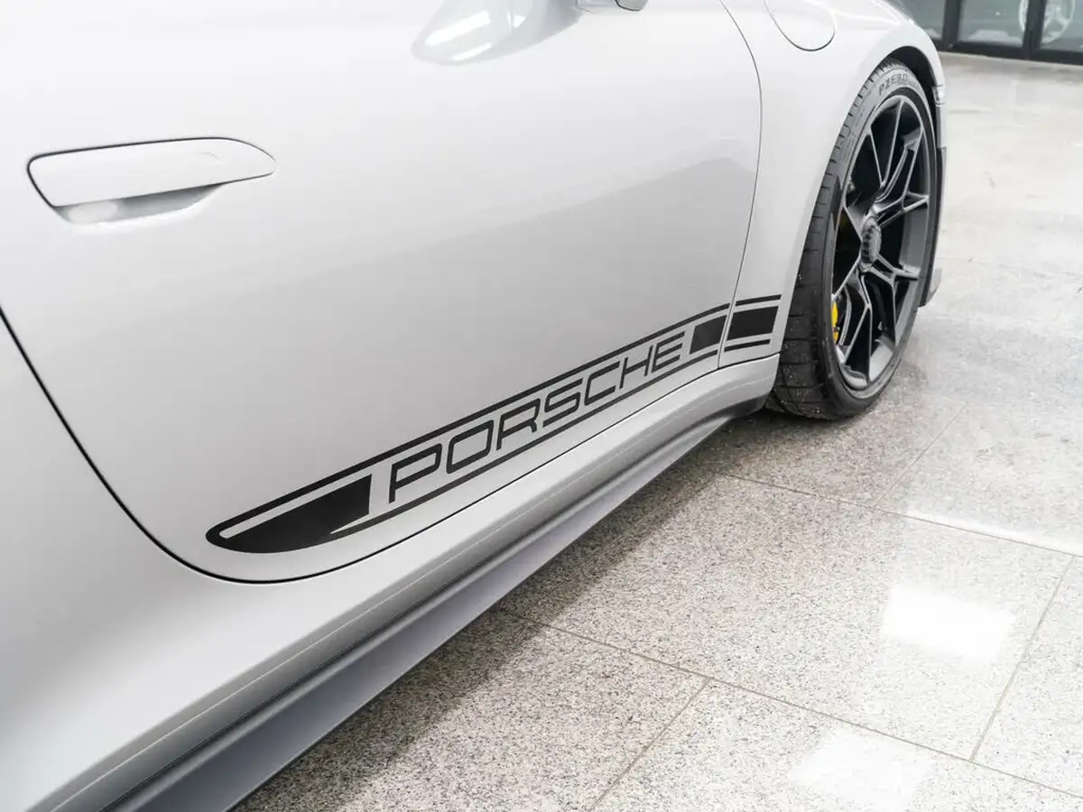 2022-porsche-911-40-gt3-rwd-big-11