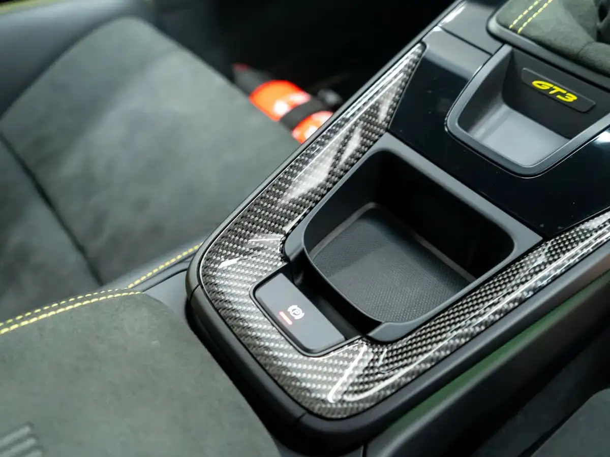 2022-porsche-911-40-gt3-rwd-big-39