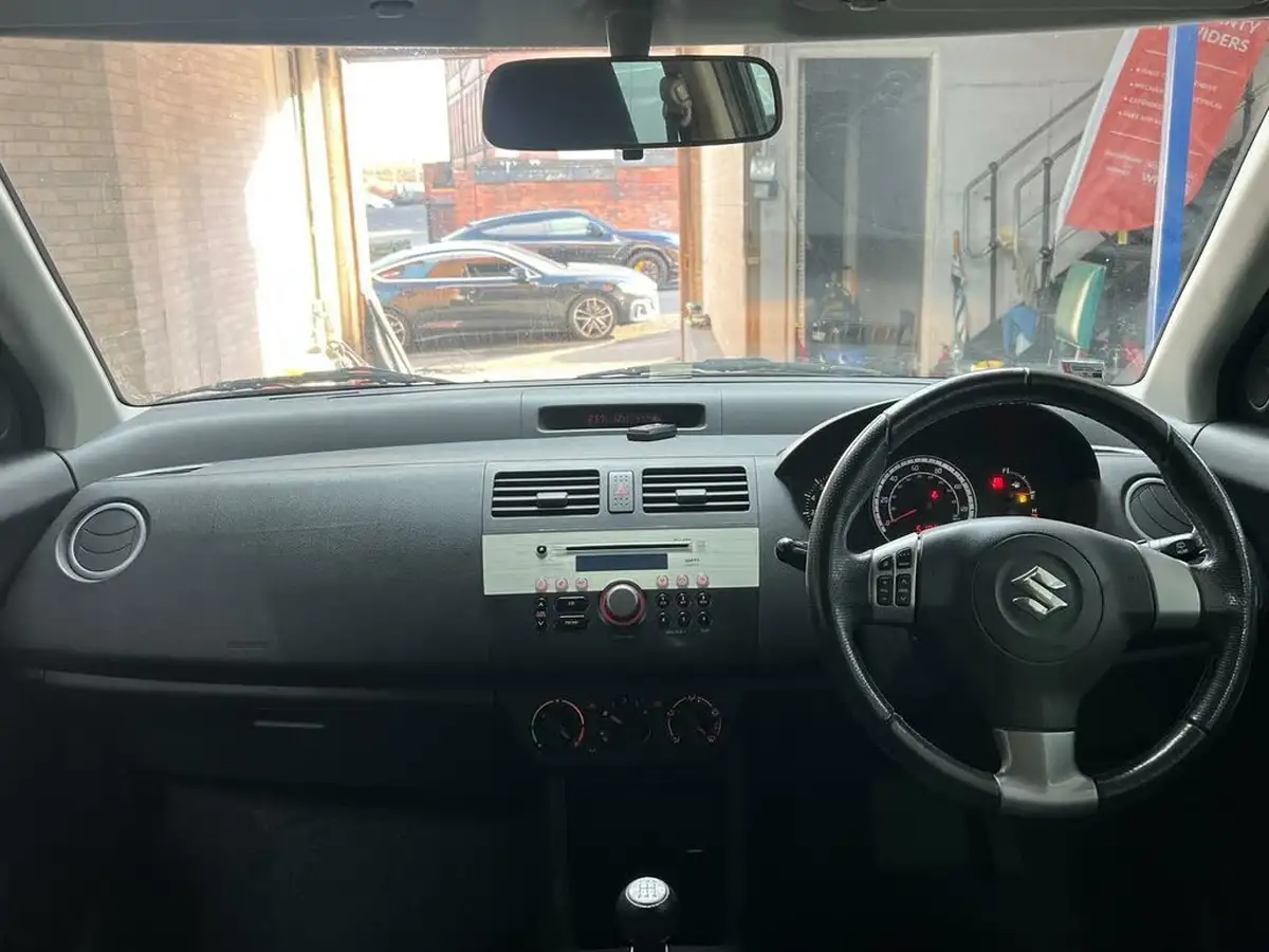 2009-suzuki-swift-13-attitude-big-16