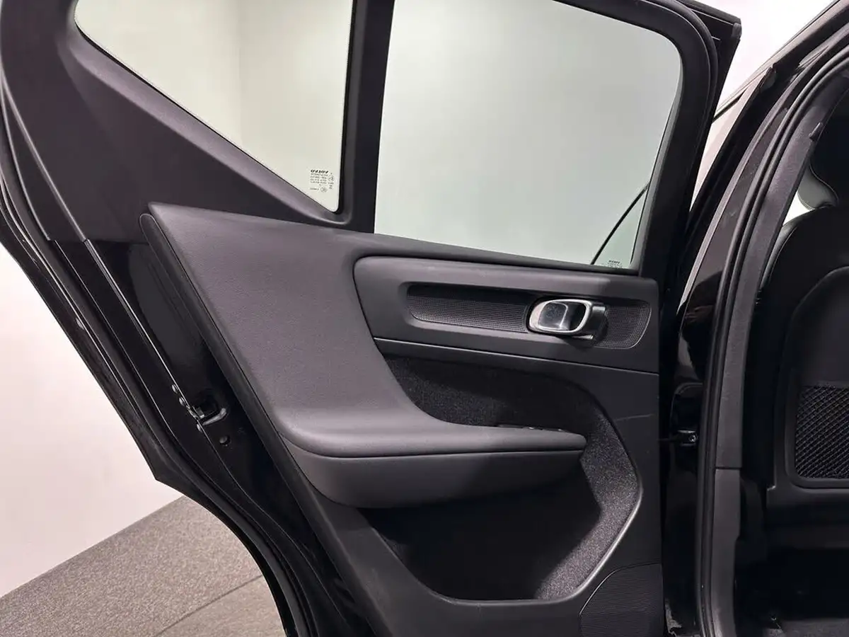 2021-volvo-xc40-15-t3-r-design-161bhp-big-38