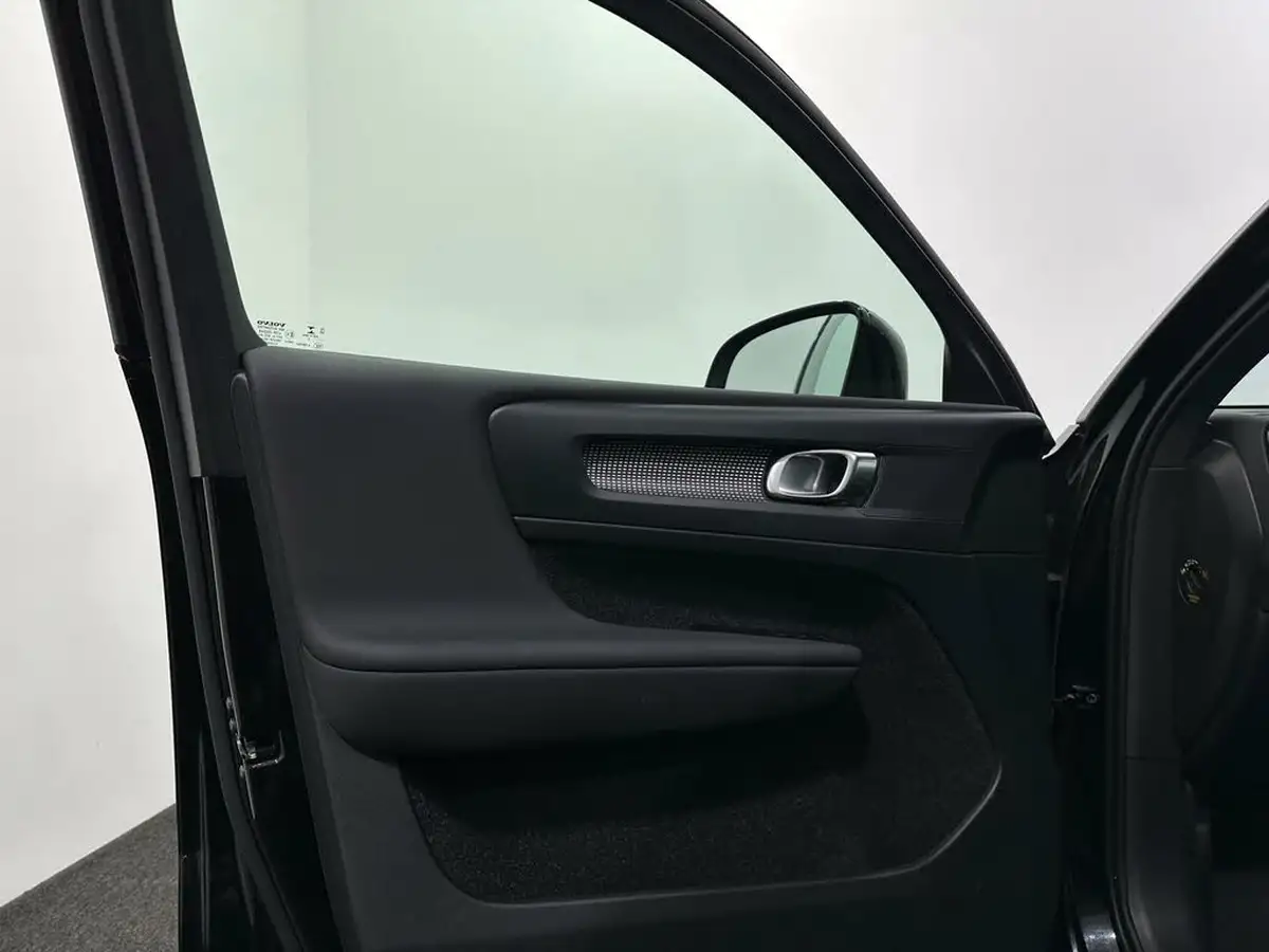 2021-volvo-xc40-15-t3-r-design-161bhp-big-34
