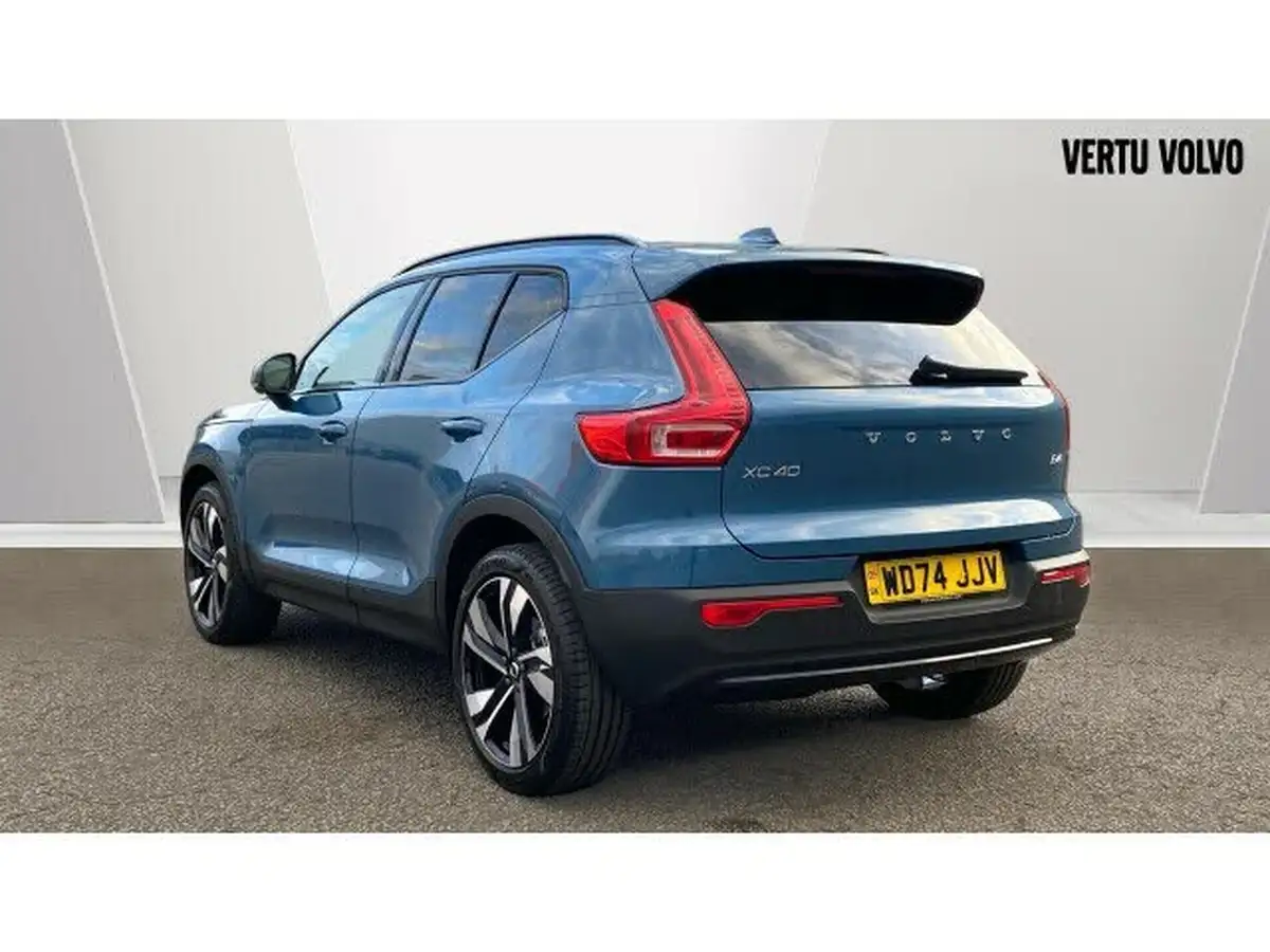 2024-volvo-xc40-20-b4-ultra-bright-big-1