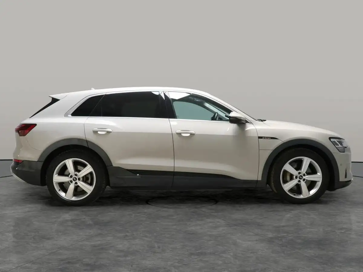 2021-audi-e-tron-50e-technik-station-wagon-big-7