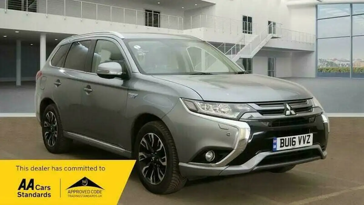 2016-mitsubishi-outlander-20-gx4hs-phev-big-0