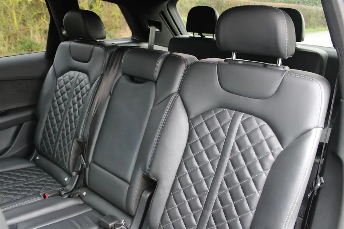 2020-audi-sq7-40tdi-big-21