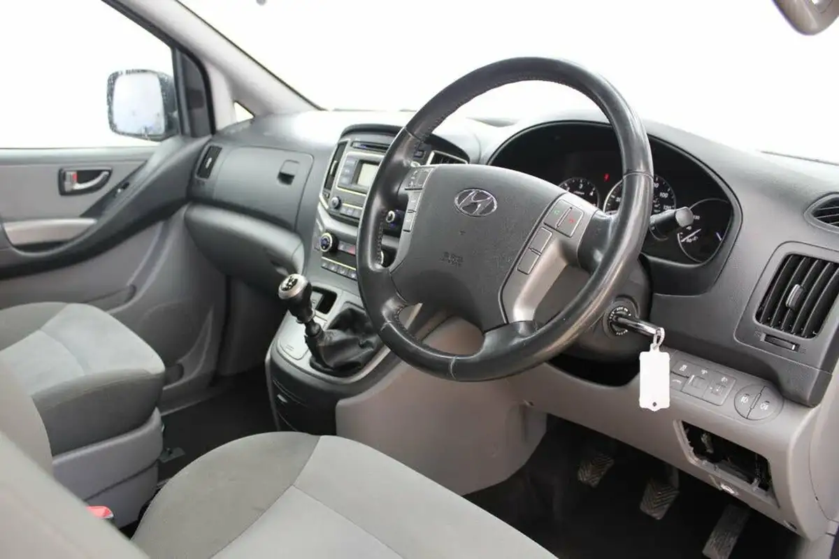 2016-hyundai-i800-25crdi-se-134bhp-big-23