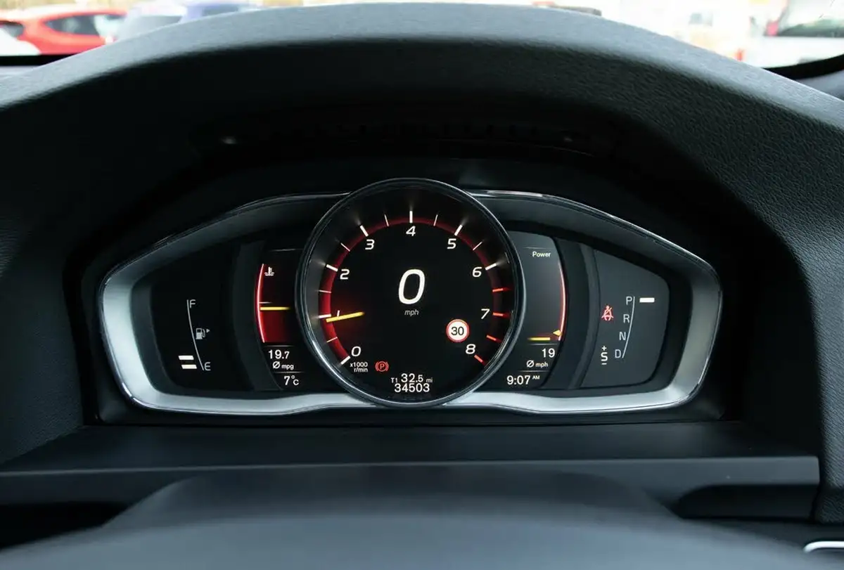 2017-volvo-v60-20-t6-polestar-big-15