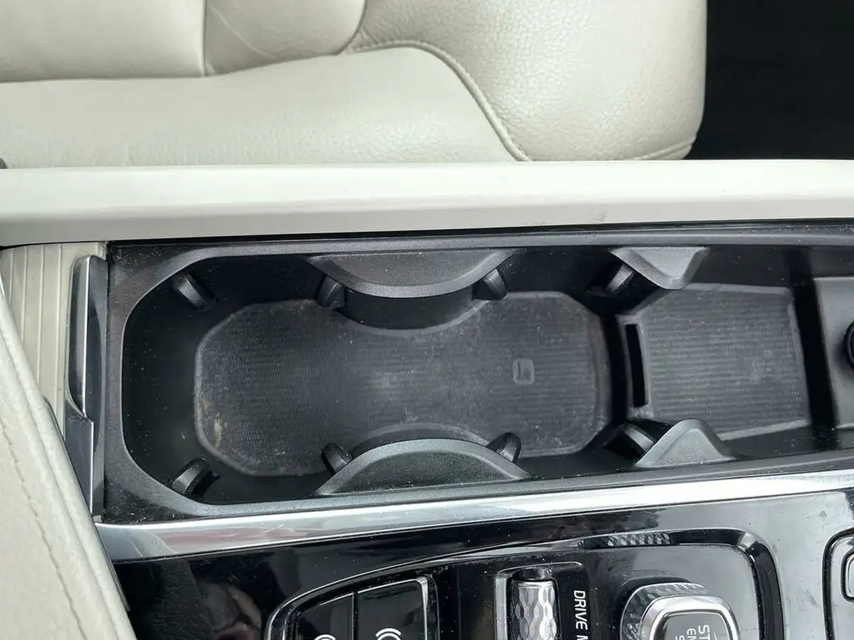 2020-volvo-xc60-20-b5-momentum-big-46