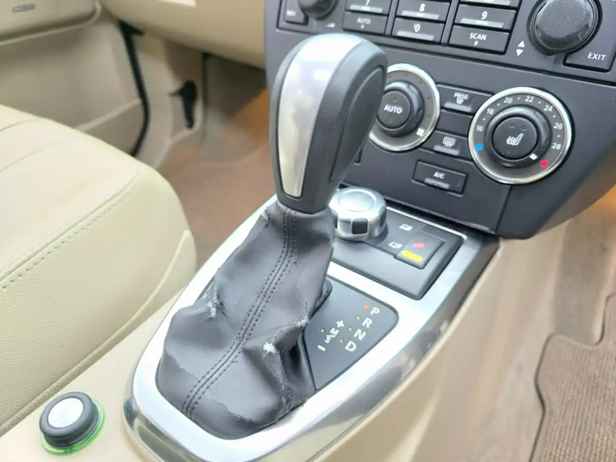 2011-land-rover-freelander-2-32-4x4-big-40