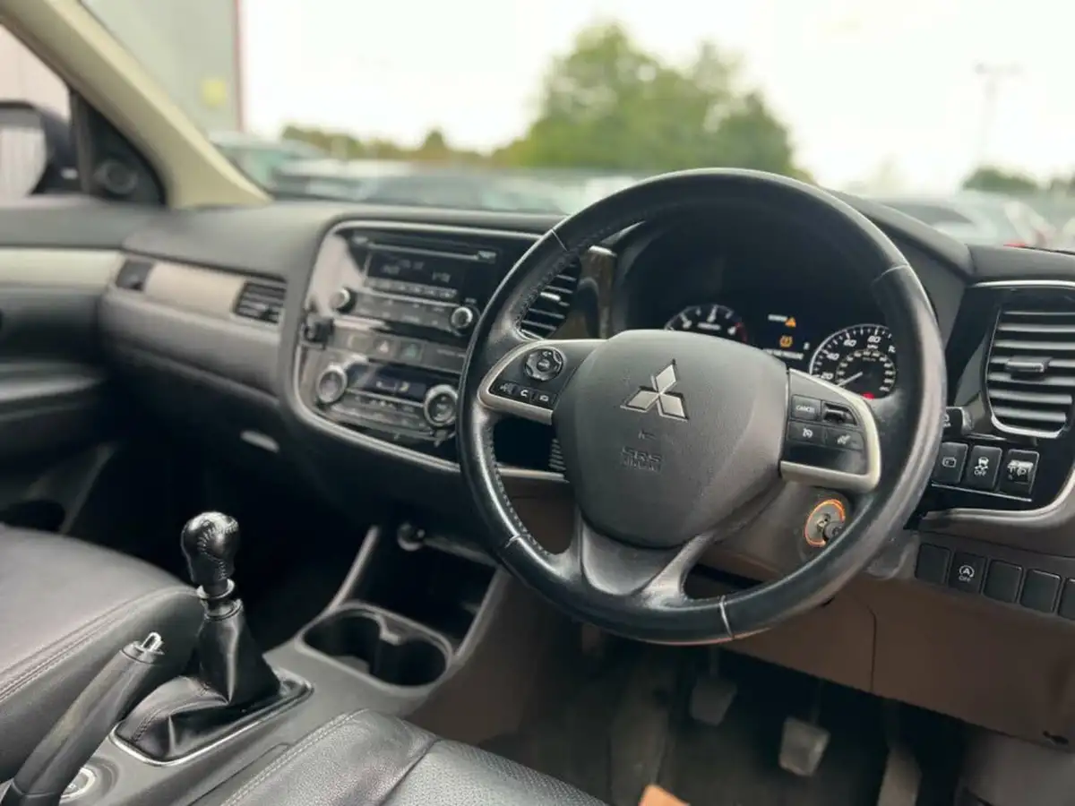 2014-mitsubishi-outlander-22di-d-gx3-7st-big-20