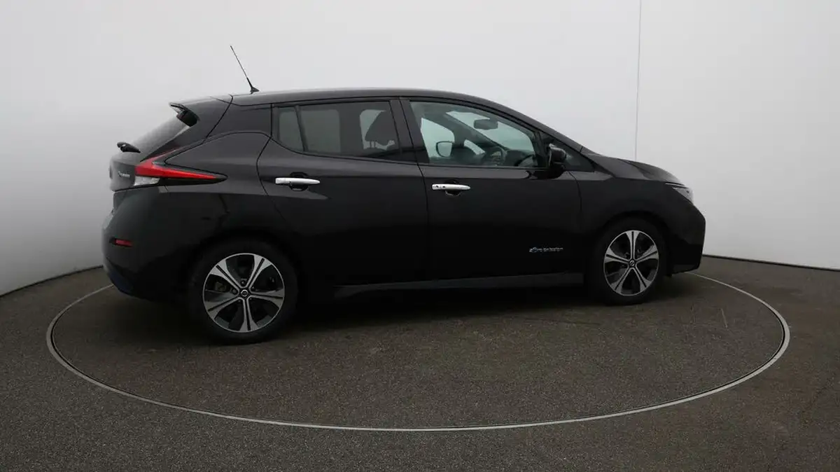 2020-nissan-leaf-e-tekna-big-42