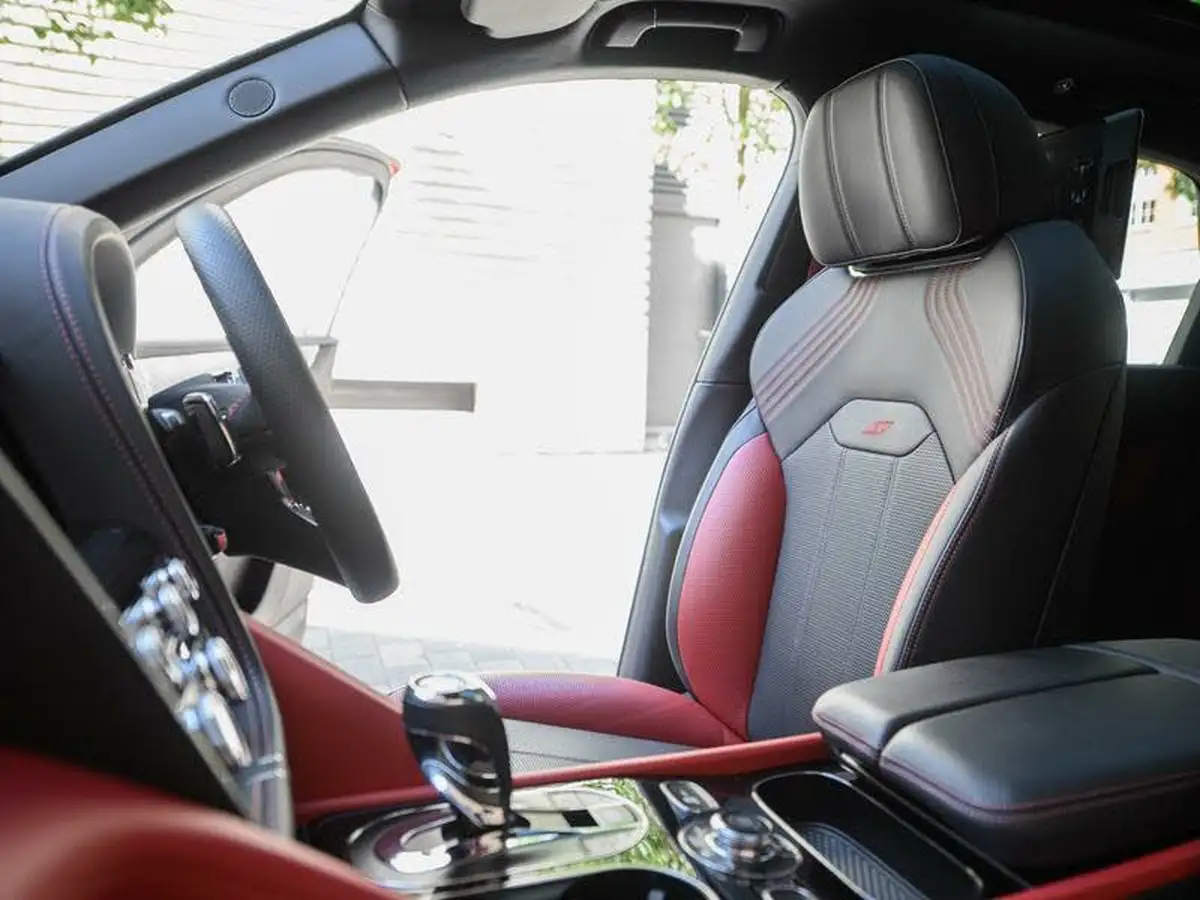 2022-bentley-bentayga-40-v8-big-18