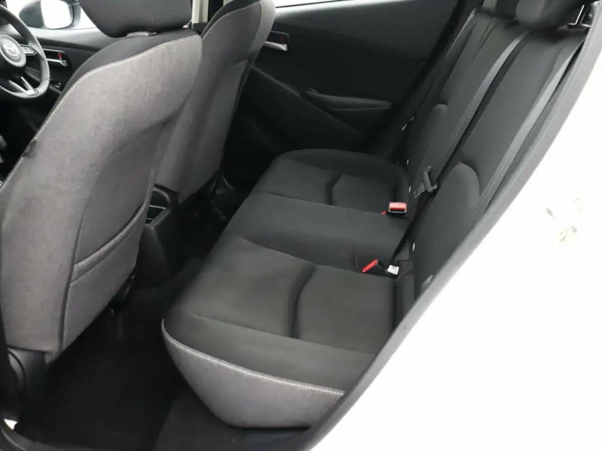 2024-mazda-mazda2-15-e-skyactiv-g-centre-line-big-10