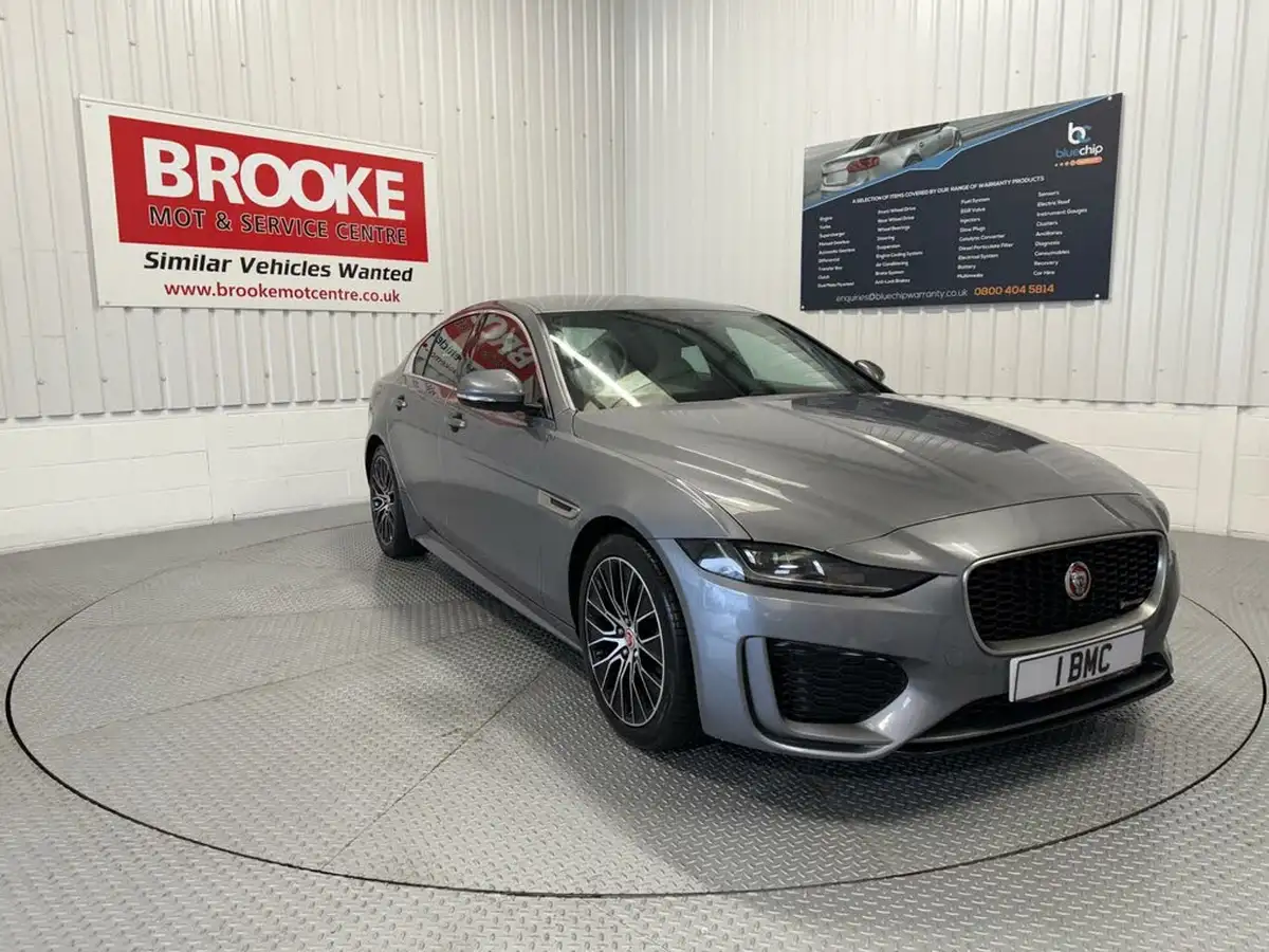 2019-jaguar-xe-20d-r-dynamic-s-big-0