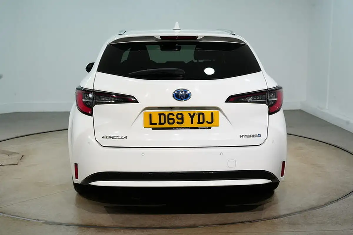 2019-toyota-corolla-18-vvt-i-design-trk-touring-sports-5d-big-10