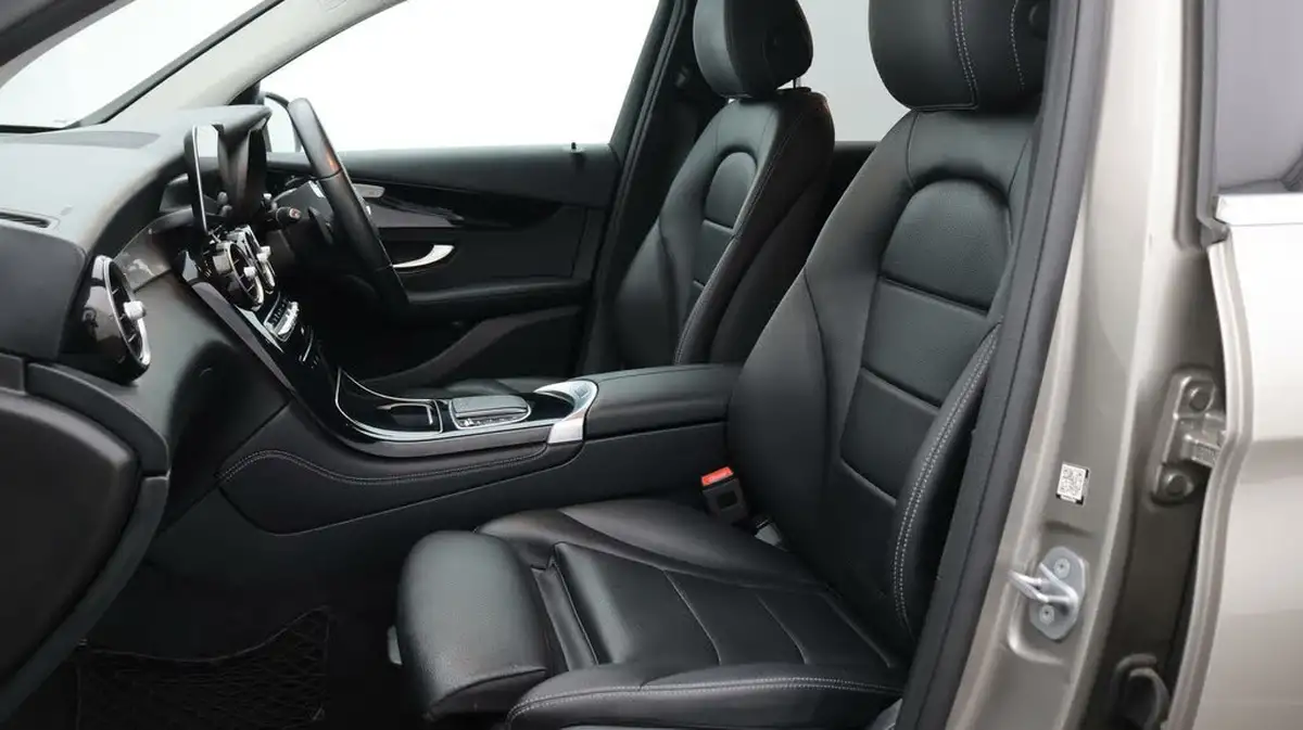 2020-mercedes-benz-glc-class-20-glc300-sport-big-14
