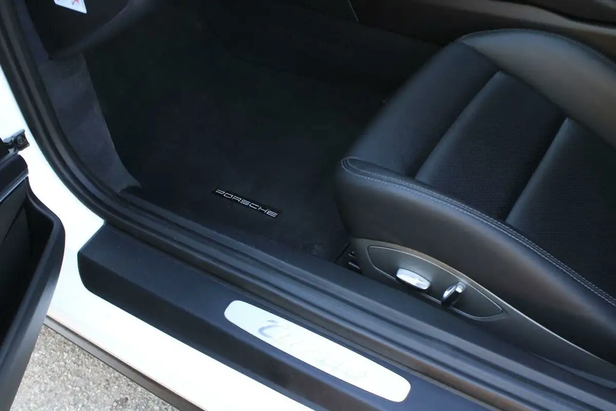 2015-porsche-911-38-turbo-coupe-big-34