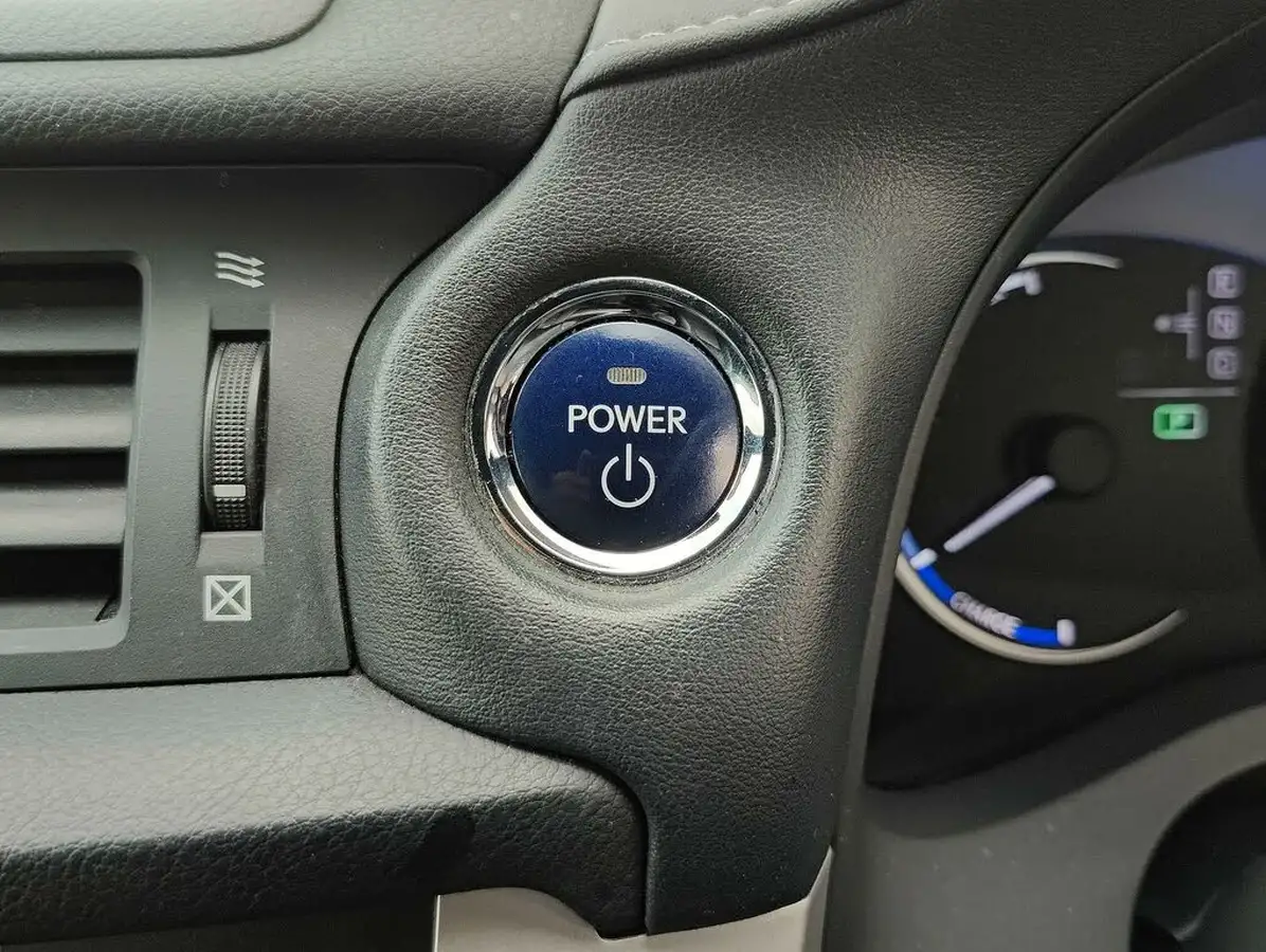 2013-lexus-ct-200h-18-f-sport-big-24