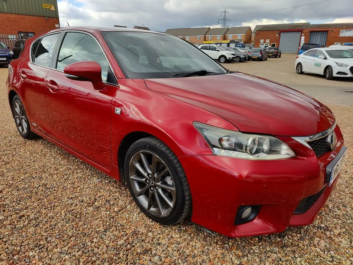 2013-lexus-ct-200h-18-f-sport-big-0